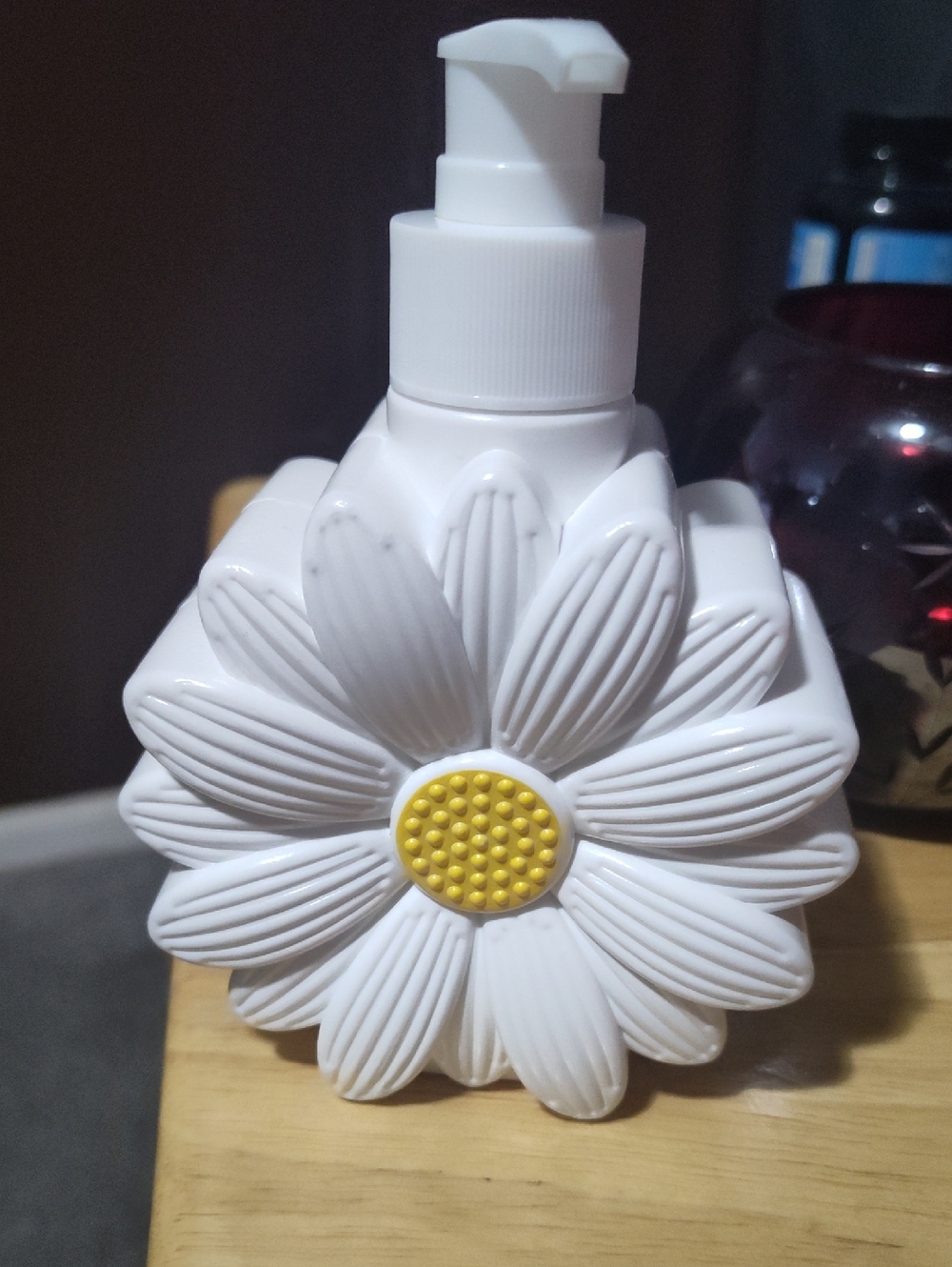 Daisy Flower Pump Soap Dispenser - White & Yellow